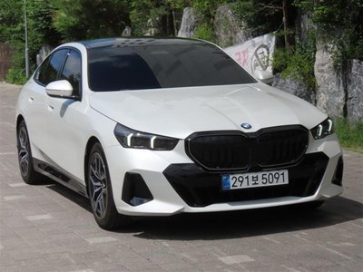 BMW 5 SERIES - 1