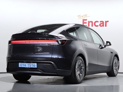 TESLA MODEL Y - 3