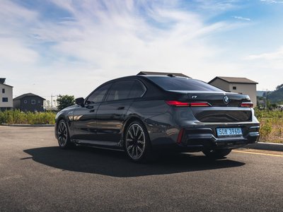 BMW I7 - 8