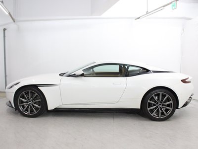 ASTON MARTIN DB11 - 8