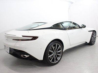 ASTON MARTIN DB11 - 9