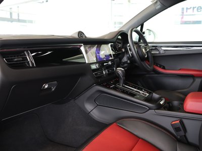 صورة 2 لـ 2024 Porsche MACAN