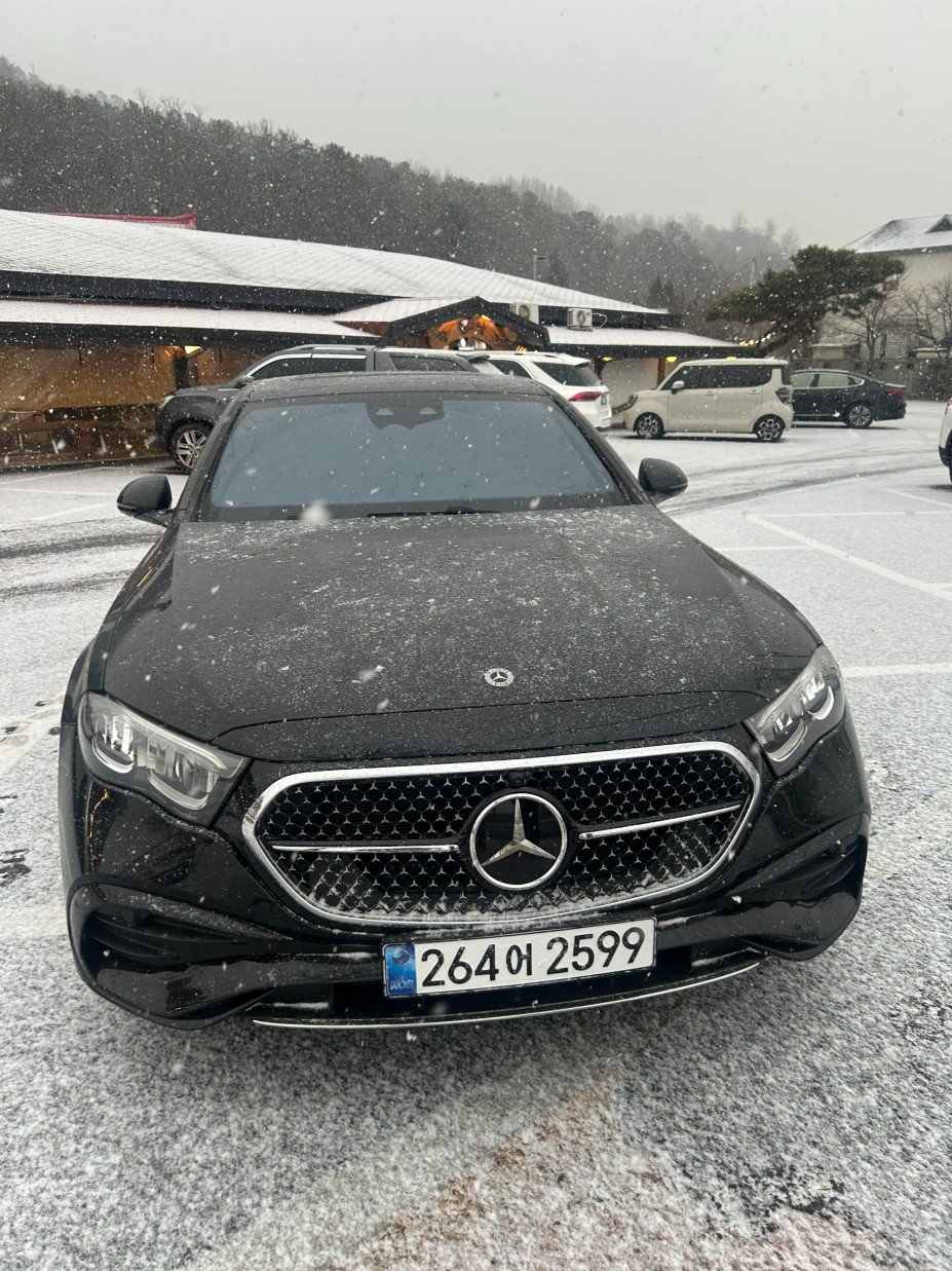 MERCEDES-BENZ E-CLASS - View 1