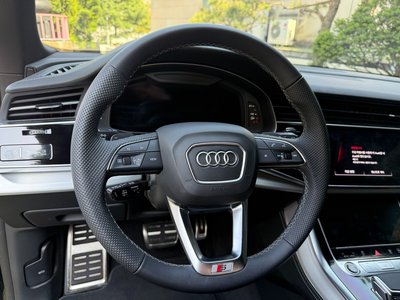 AUDI Q8 - 9