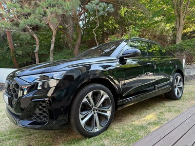 AUDI Q8 - 1