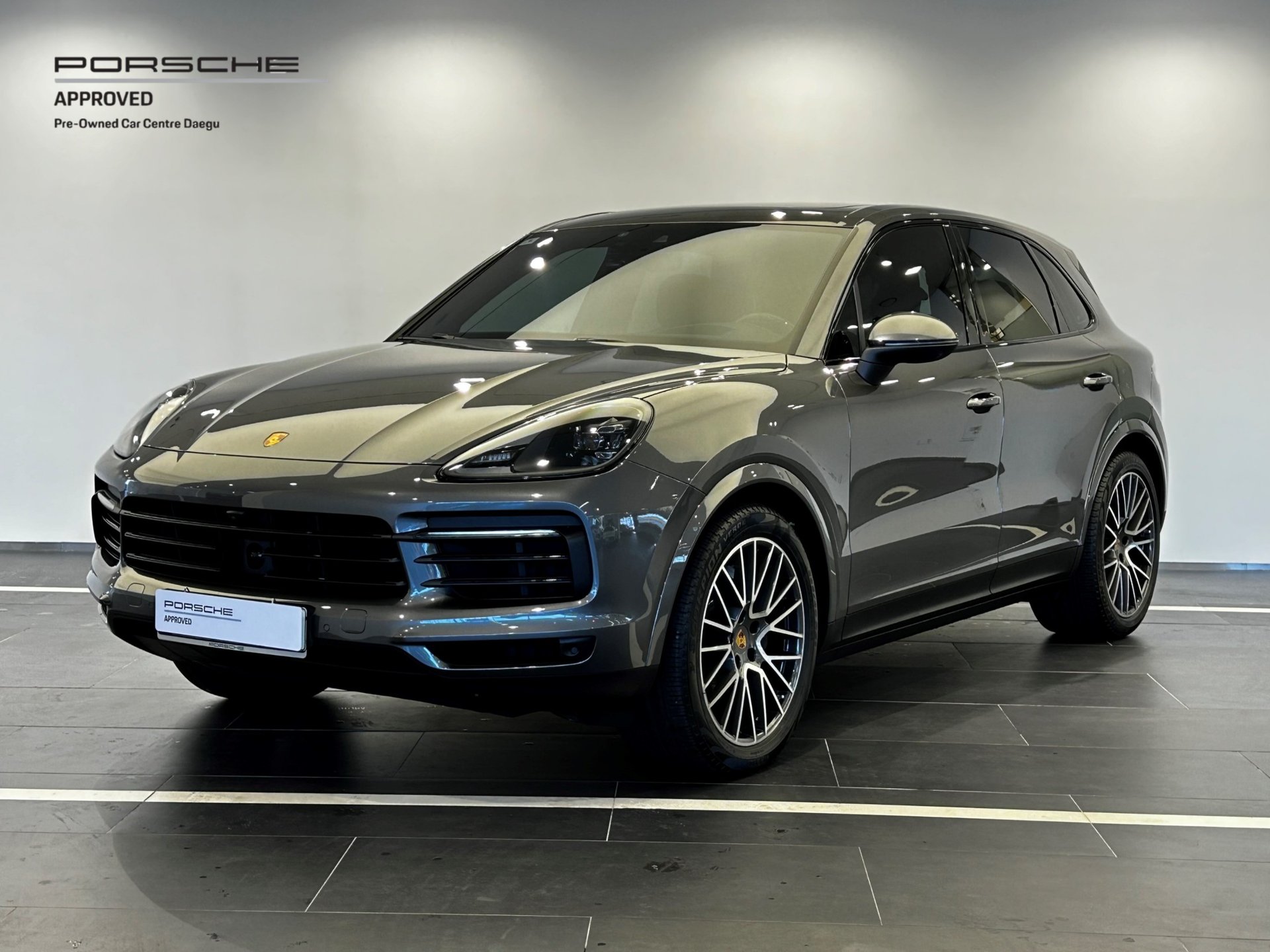 PORSCHE CAYENNE - View 1