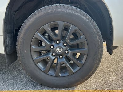 TOYOTA LAND CRUISER PRADO - 8