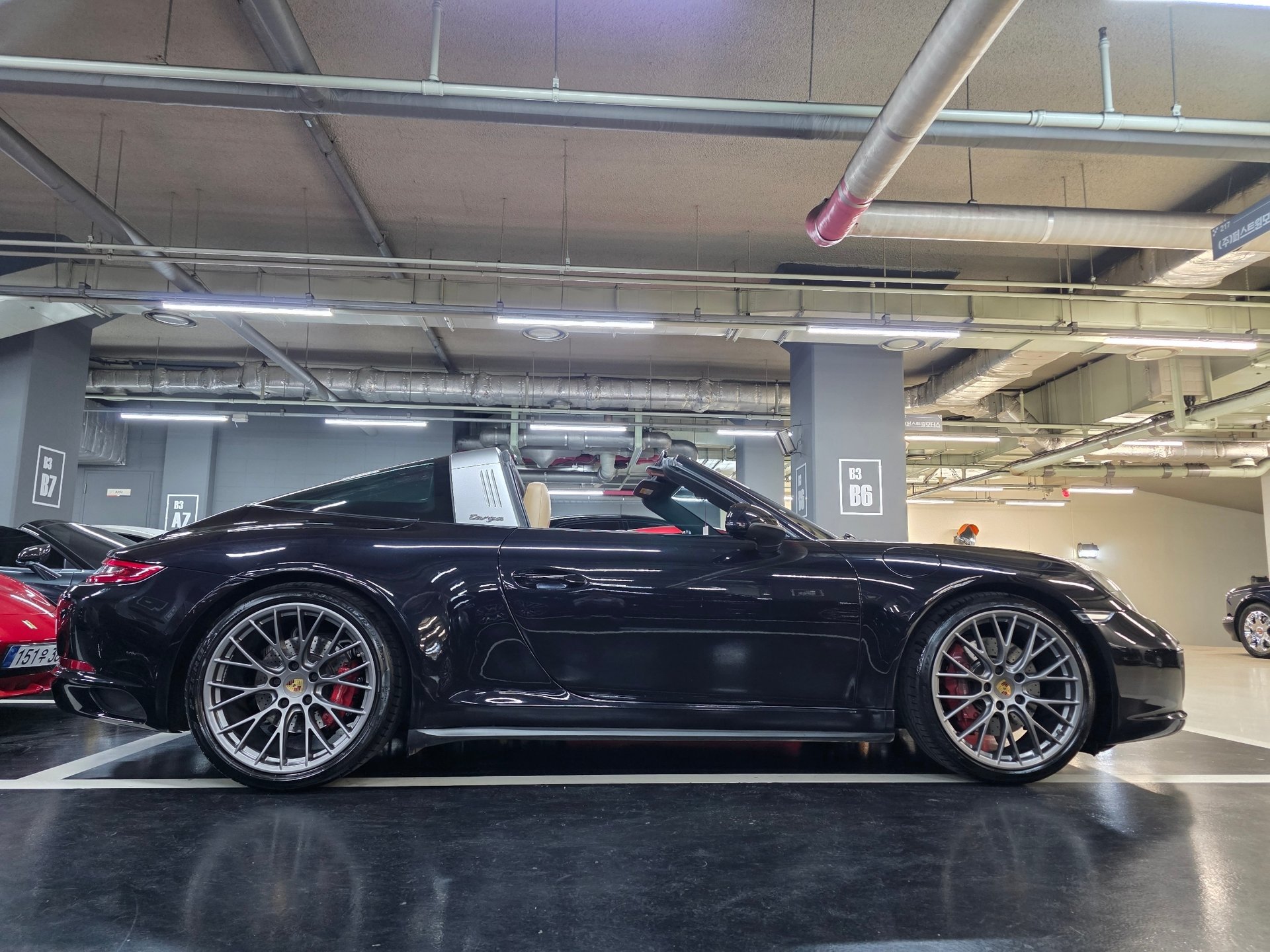 PORSCHE 911 TARGA - View 1