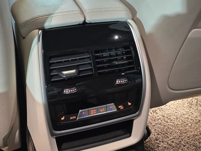 2023 BMW X7 — миниатюра 12