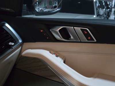 2023 BMW X7 — миниатюра 18