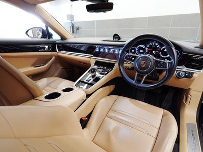 PORSCHE PANAMERA - 4