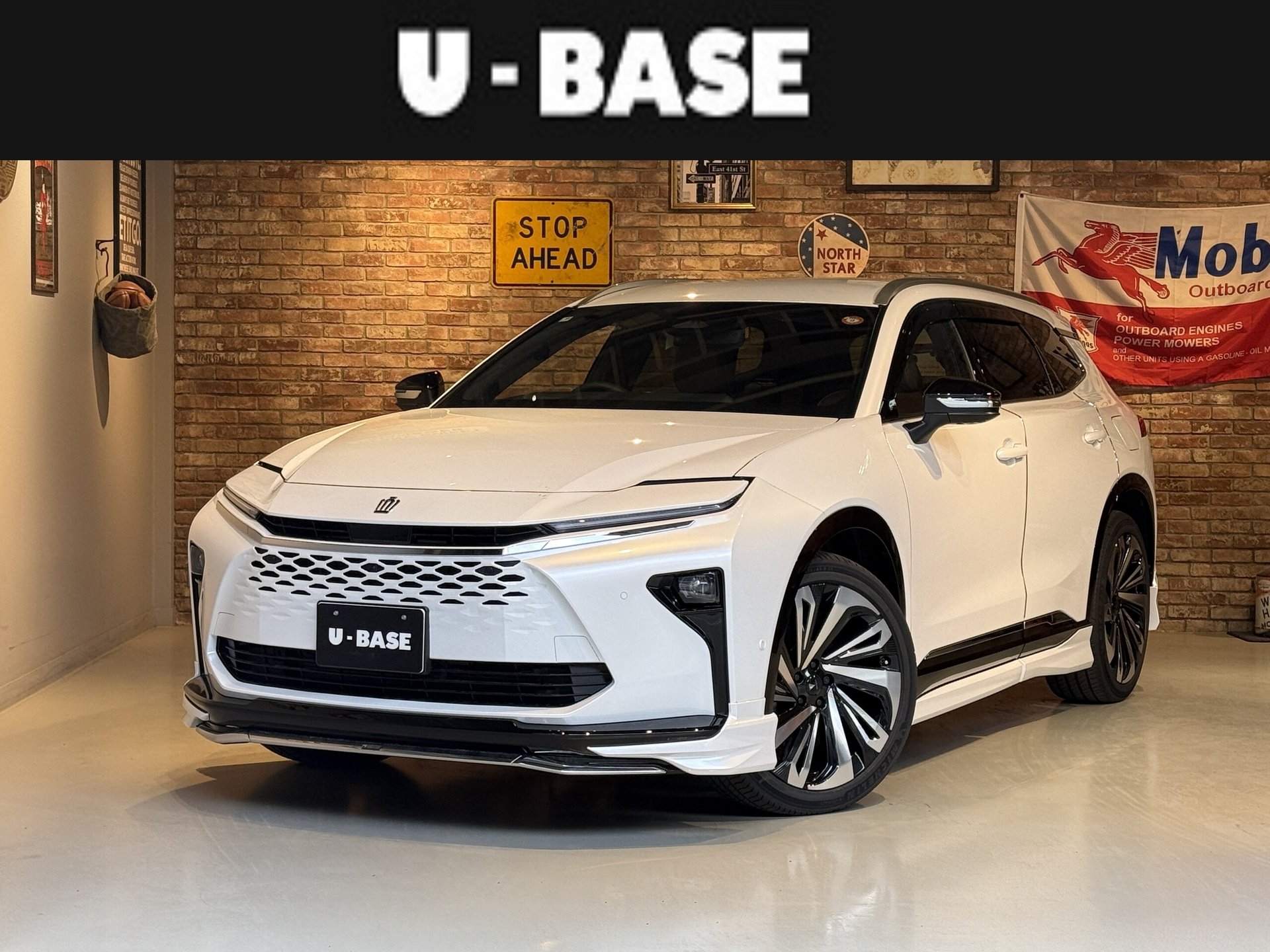 TOYOTA CROWN ESTATE - View 1