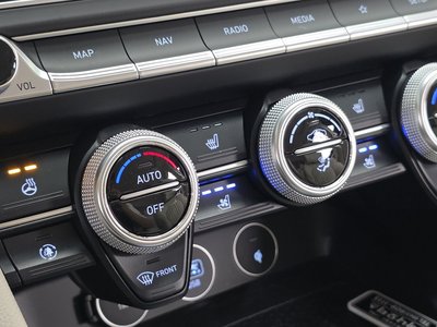 2022 Genesis THE NEW G70 thumbnail 29