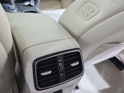 2022 Genesis THE NEW G70 thumbnail 32