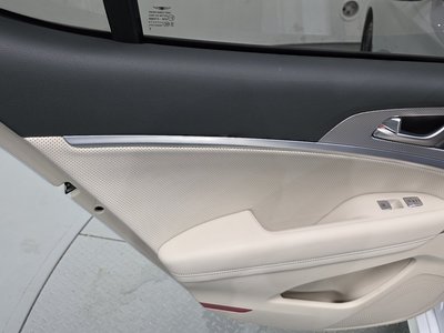 2022 Genesis THE NEW G70 thumbnail 15