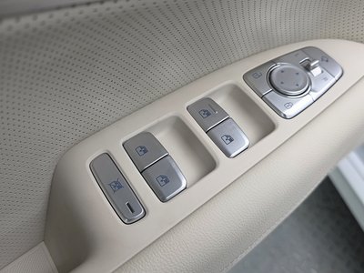 2022 Genesis THE NEW G70 thumbnail 20