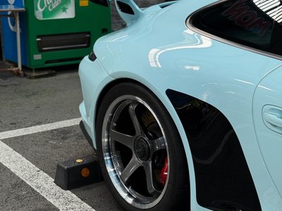 PORSCHE 911 - 6