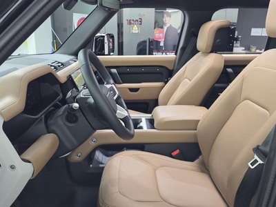 LAND ROVER DEFENDER - 2