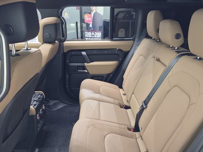 LAND ROVER DEFENDER - 4