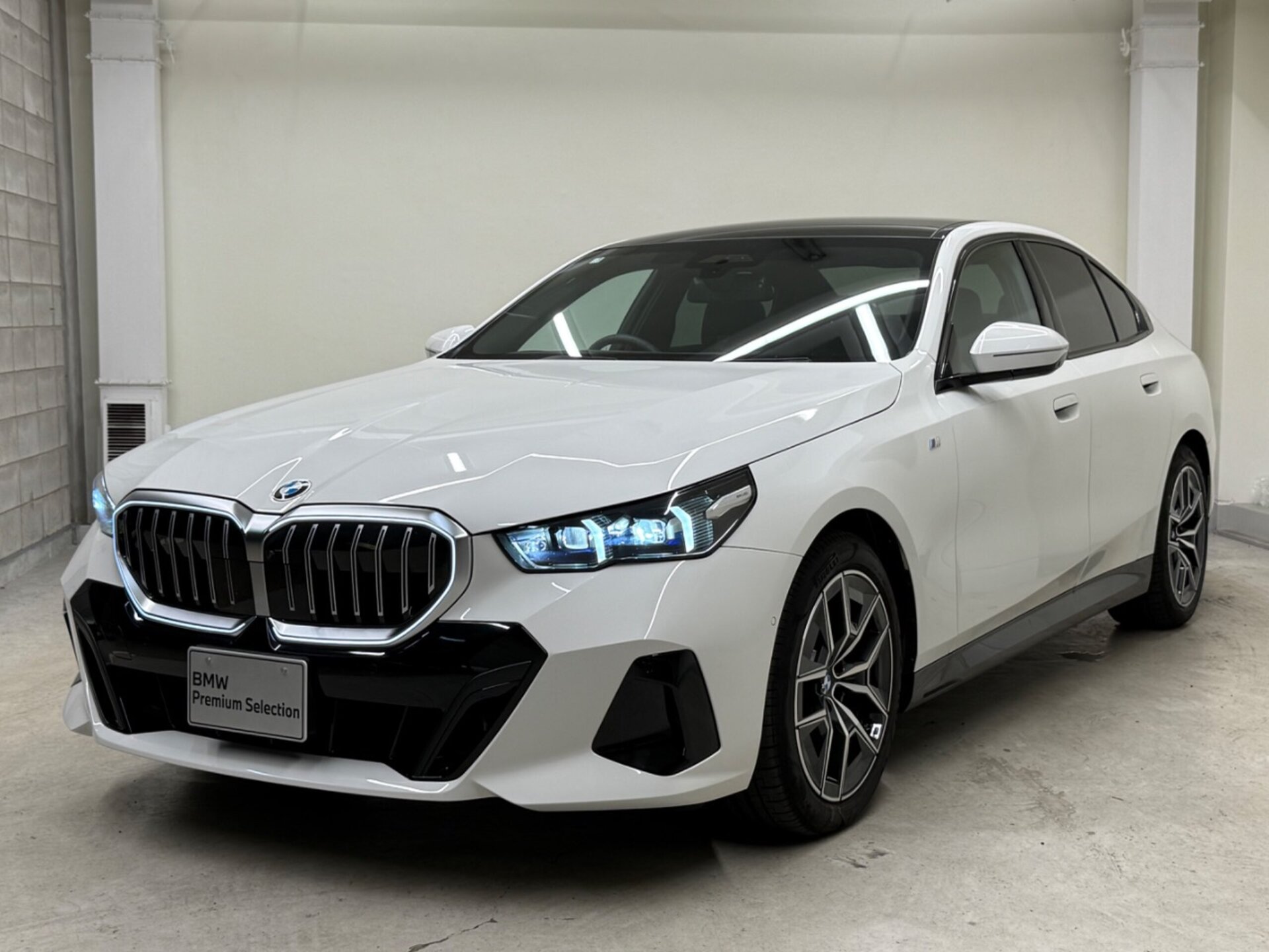 BMW 5 SERIES - View 1