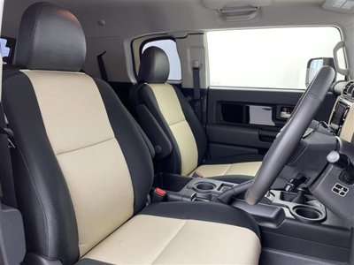 TOYOTA FJ CRUISER - 10