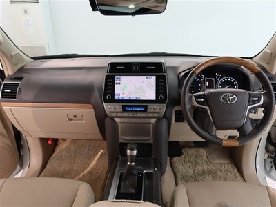 TOYOTA LAND CRUISER PRADO - 8