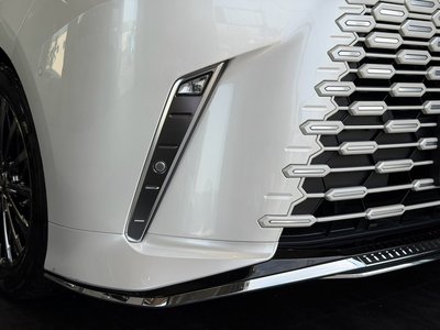 صورة 10 لـ 2024 Lexus LM