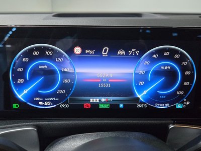 2025 Mercedes-BENZ EQB — миниатюра 16