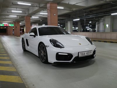 PORSCHE CAYMAN - 1