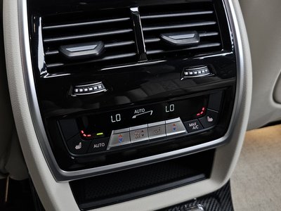 2024 BMW X7 — миниатюра 15