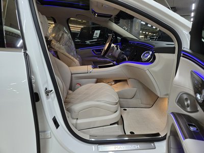 2024 Mercedes-BENZ EQS photo 8