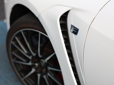 صورة مصغرة 16 لـ 2023 Lexus RC F