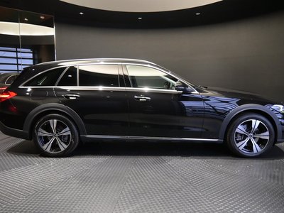 2025 MERCEDES-BENZ C-CLASS photo 4