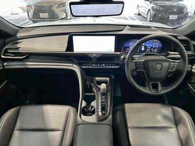 TOYOTA CROWN SPORT - 3