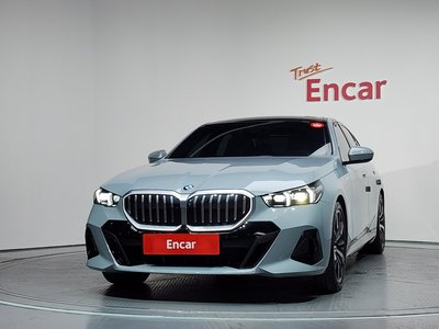 2024 BMW 5 SERIES — фото 2