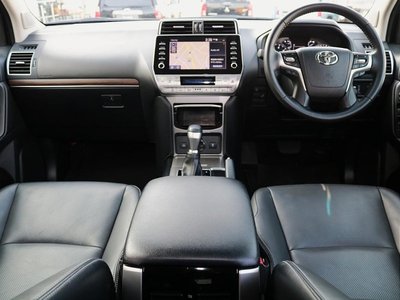 TOYOTA LAND CRUISER PRADO - 8