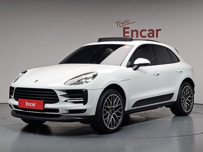 PORSCHE MACAN - 1