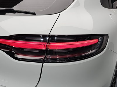 PORSCHE MACAN - 10