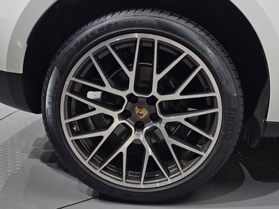 PORSCHE MACAN - 8