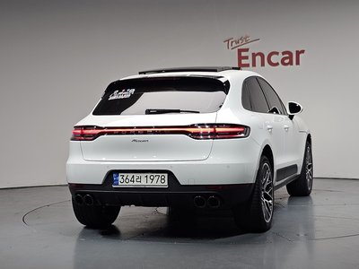 PORSCHE MACAN - 4