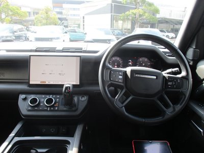 LAND ROVER DEFENDER - 2