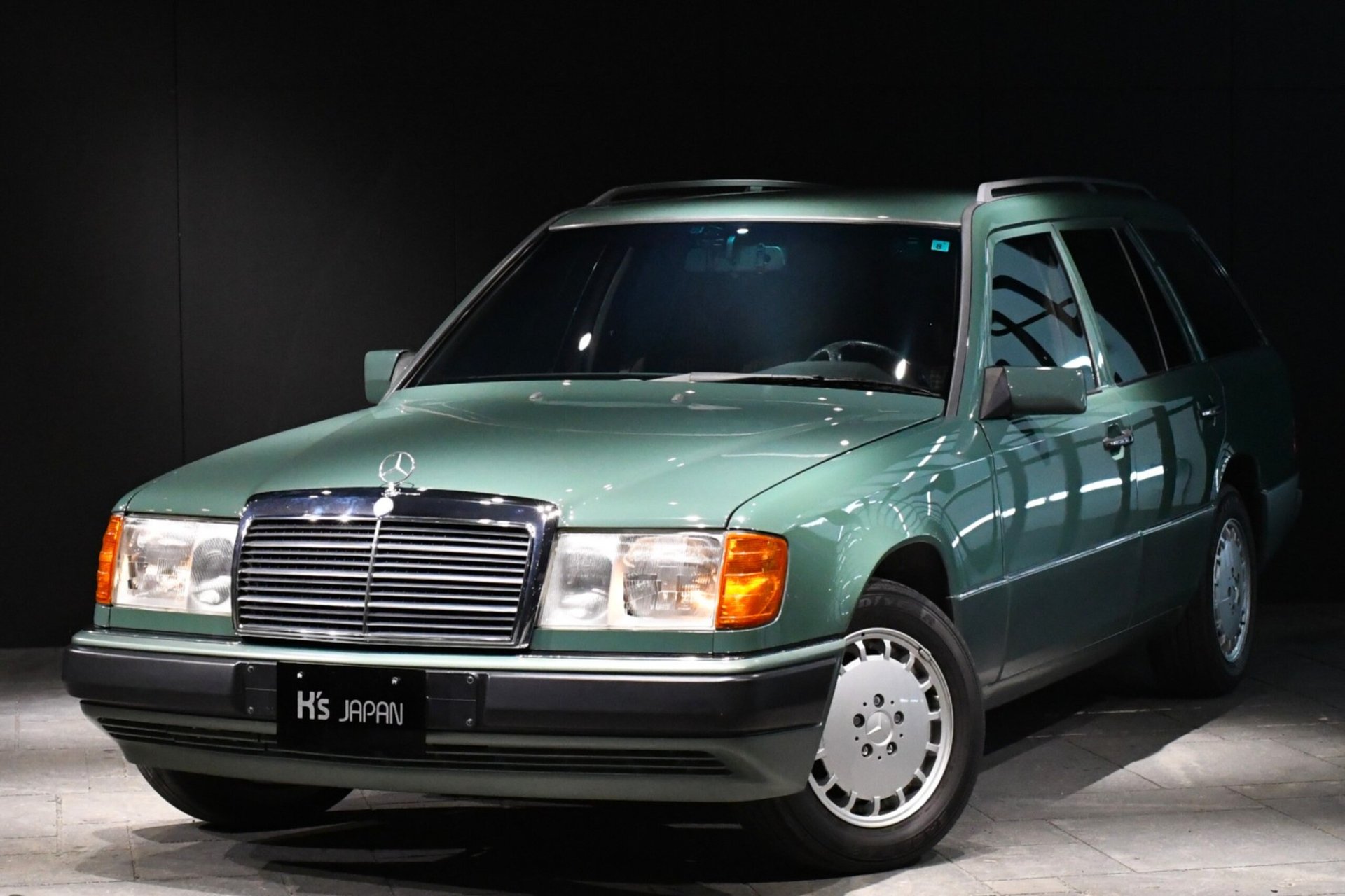 MERCEDES-BENZ MEDIUM-CLASS - View 1