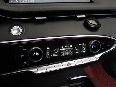 2022 Genesis GV70 — миниатюра 17
