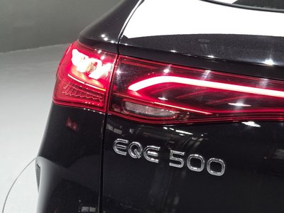 MERCEDES-BENZ EQE - 10