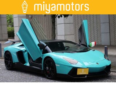 LAMBORGHINI AVENTADOR