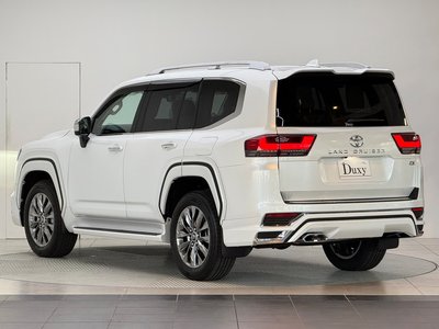 TOYOTA LAND CRUISER 300 - 8