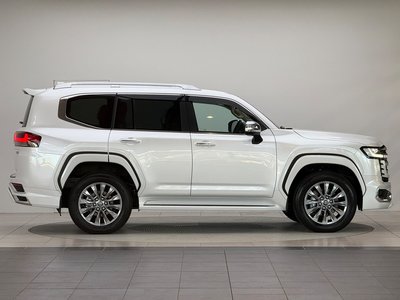 TOYOTA LAND CRUISER 300 - 7