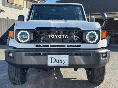 TOYOTA LAND CRUISER 70 - 6