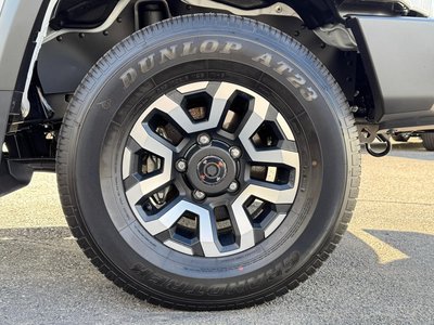 TOYOTA LAND CRUISER 70 - 5