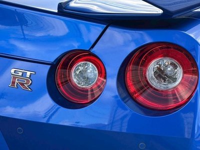 NISSAN GT-R - 10
